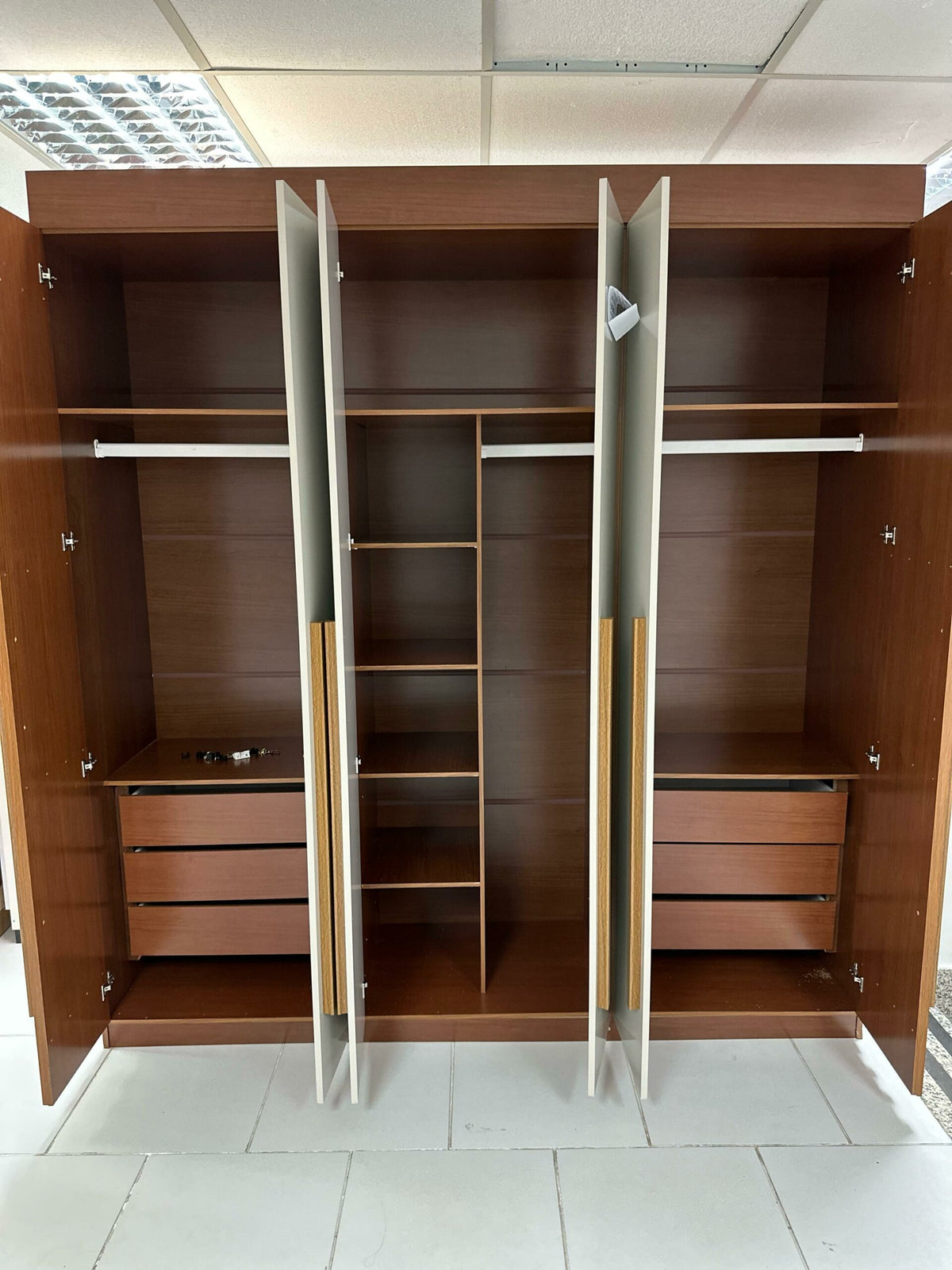 GUARDA-ROUPA MALDIVAS 6 PORTAS E 6 GAVETAS